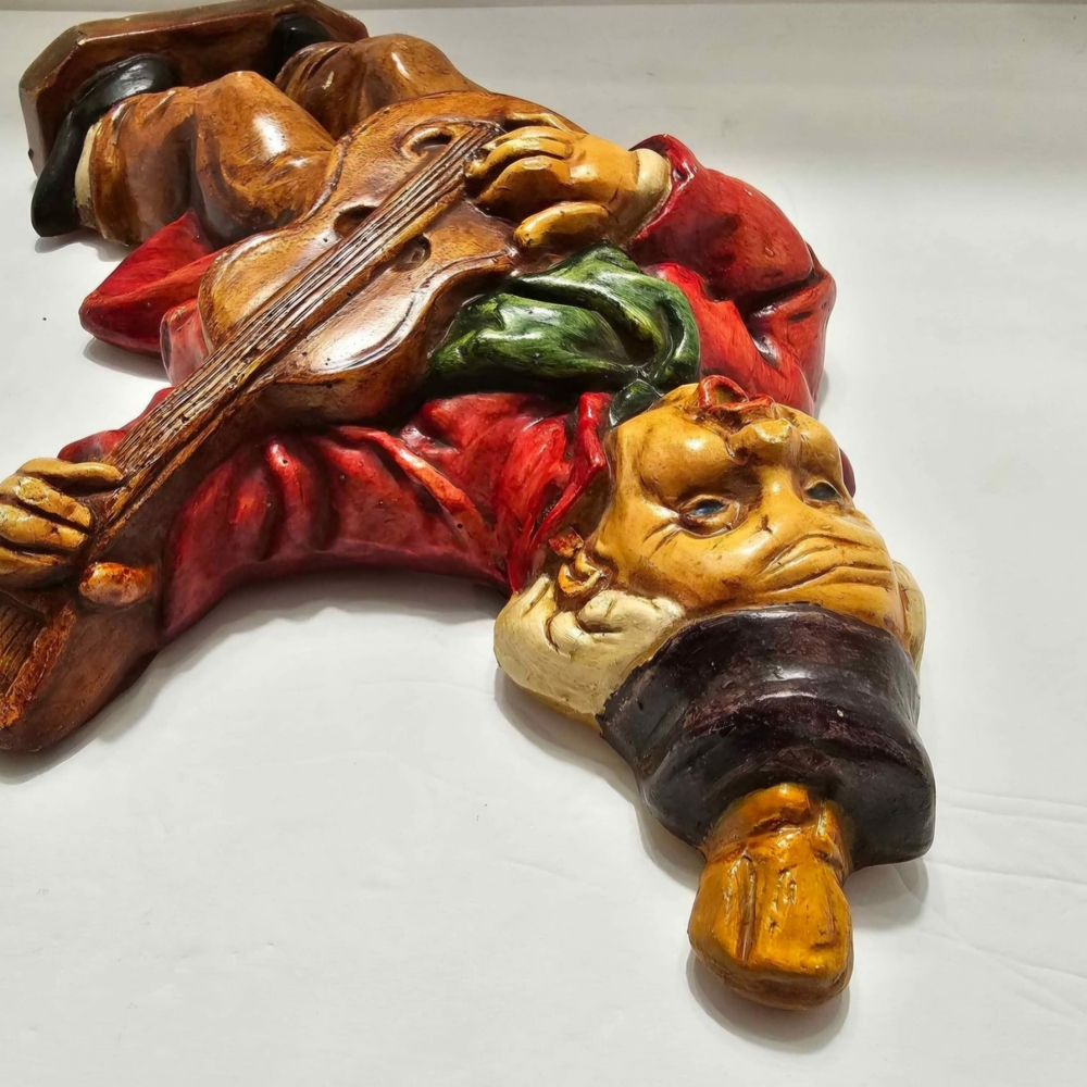 Charming "Very Old" Musician Figure Wall Hanging - Picture 9 of 10
